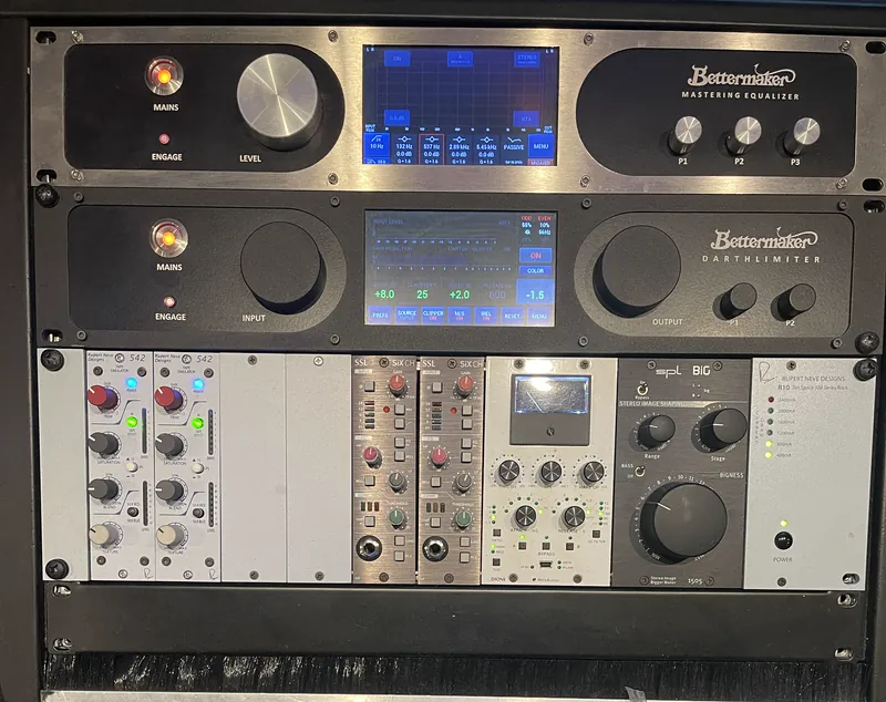 Bettermaker Mastering Equalizer and Darth limiter above a 500-series rack